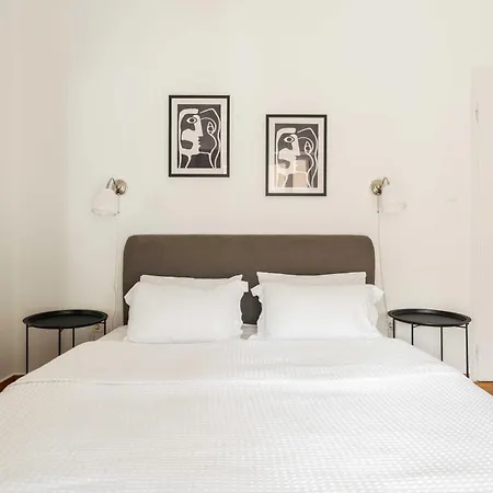 Yestayhomes Two Bedroom Tsakalof Apartment Athen