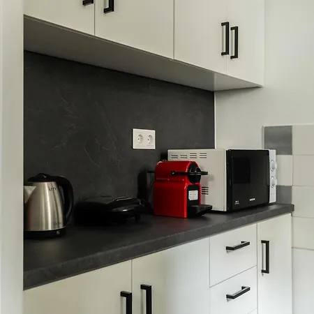Yestayhomes Two Bedroom Tsakalof Apartment *