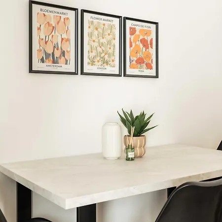 Yestayhomes Two Bedroom Tsakalof Apartment *